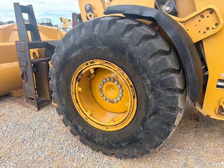 2015-caterpillar-924k-image-8