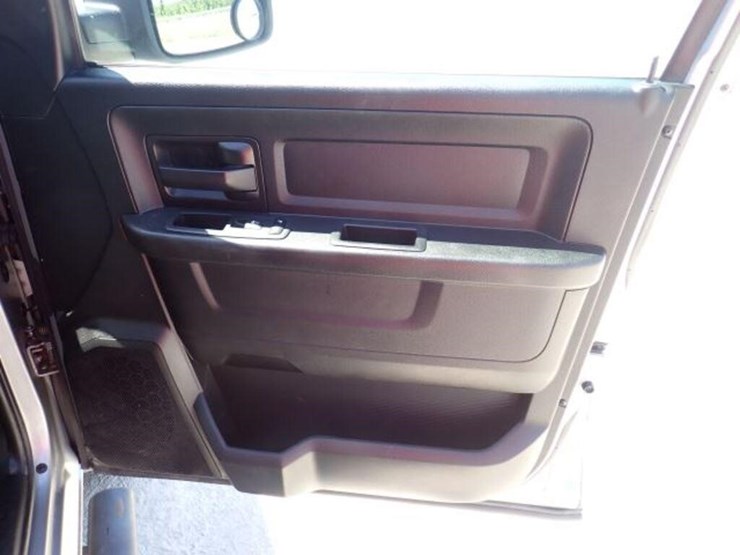 2019-dodge-1500-image-37