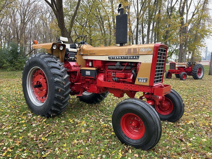 1970-farmall-826-hydro-diesel-row-crop-golden-demonstrator-image-7