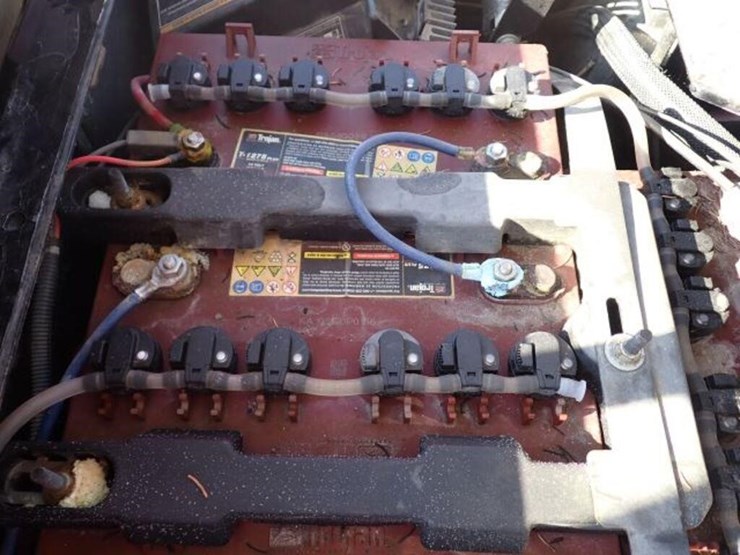 parts-only-2014-e-z-go-rxv-2-passanger-electric-53-image-12