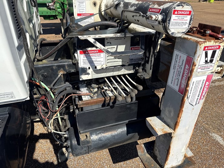 2004-international-durastar-4300-image-11