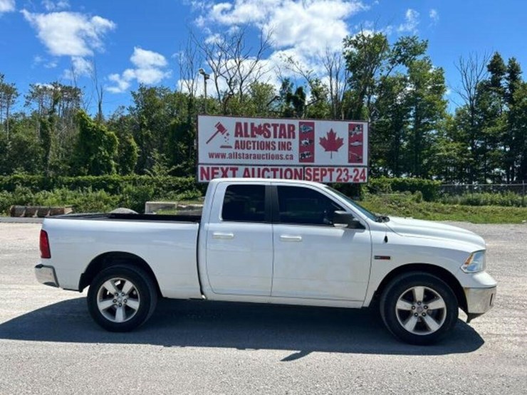 2019-ram-1500-slt-image-4