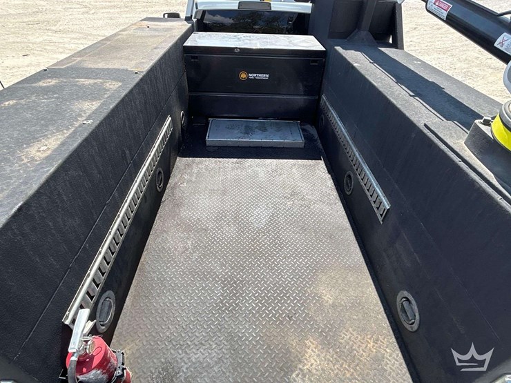 2023-ram-5500-4x4-summit-6620-6,000lb.-crane-mechanics-truck-image-26