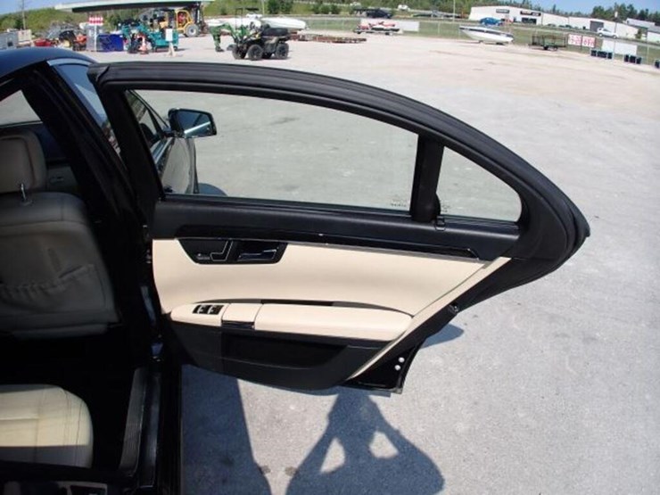 2012-mercedes-benz-s350-bluetec-4matic-awd-sedan-w-image-35