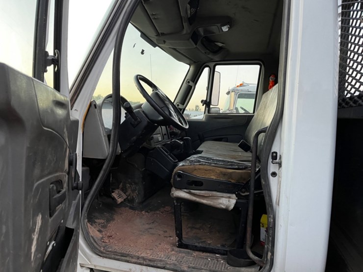 2013-international-durastar-4300-image-9
