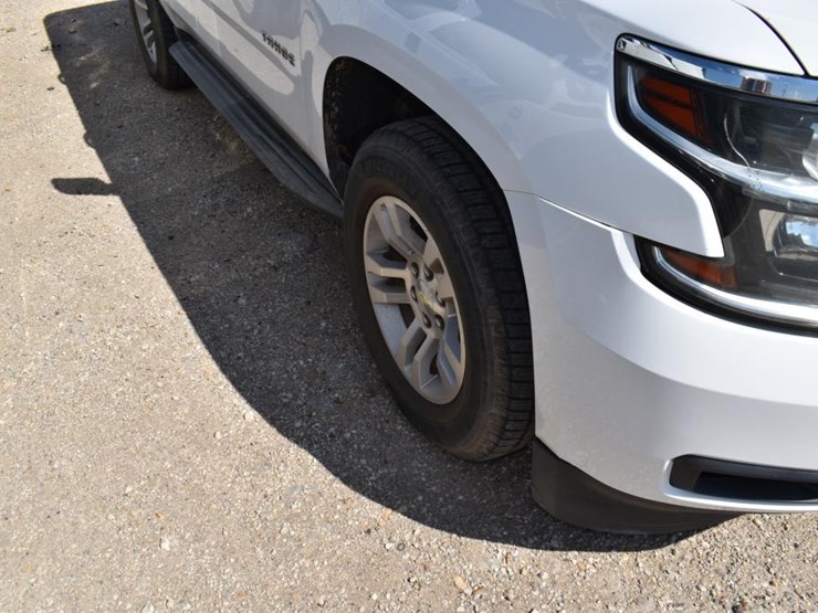 2015-chevrolet-tahoe-image-3