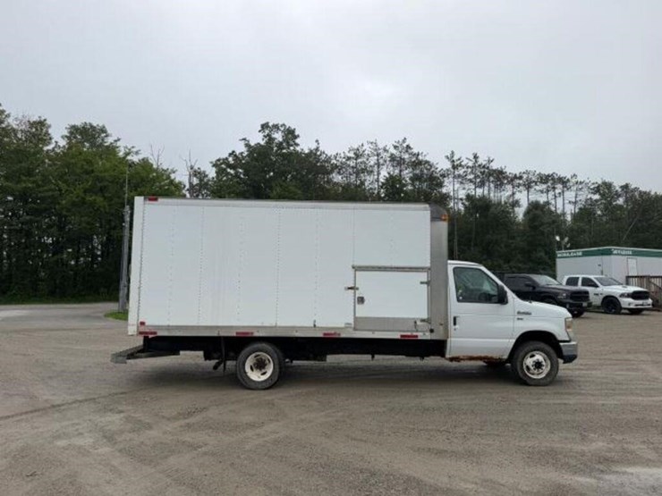 2013-ford-e450-image-6