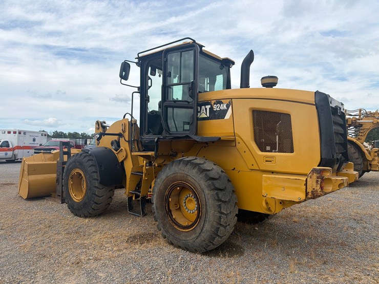 2015-caterpillar-924k-image-6