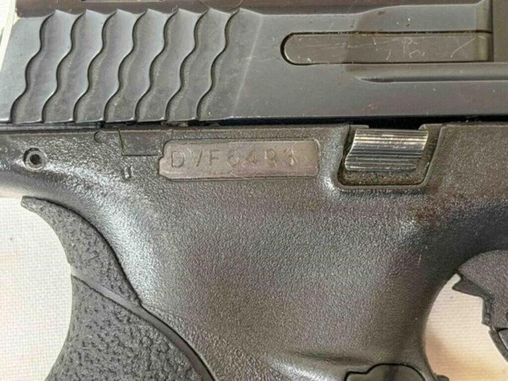 smith-&-wesson-m&p40-40cal-pistol-image-9
