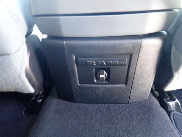 2016-dodge-1500-image-43