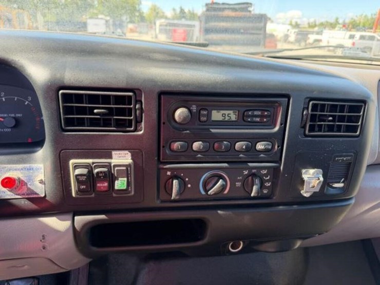2001-ford-f650-xl-image-14