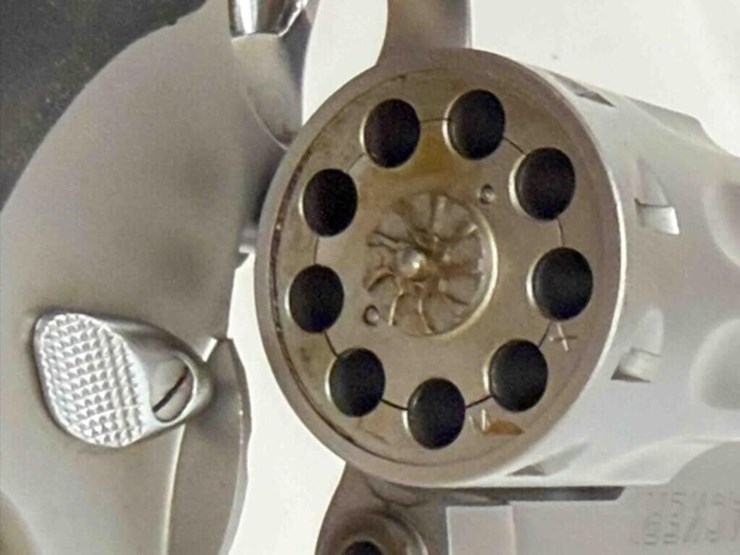taurus-tracker-22mag-revolver-image-16