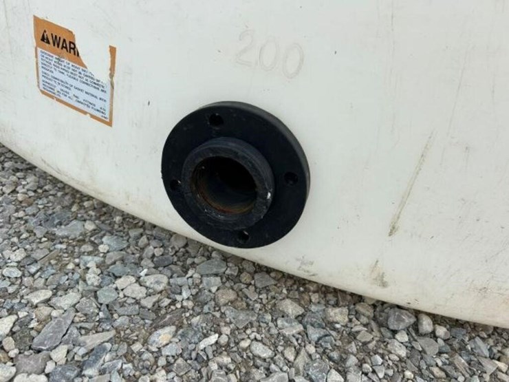 1100-gal-polyethylene-water-tank-image-8