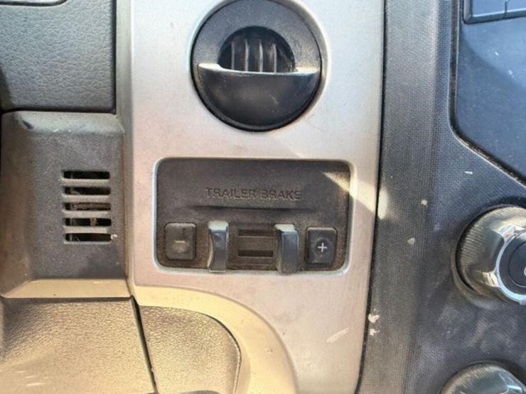 2014-ford-f150-xlt-image-12