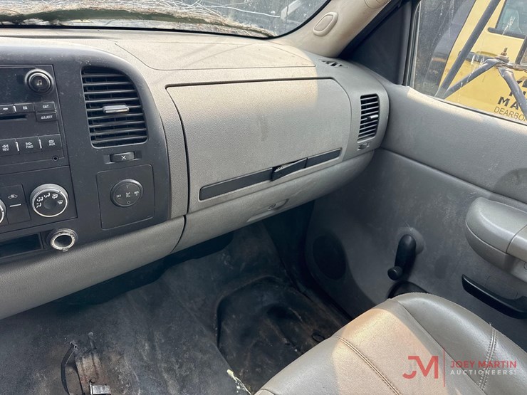 2009-chevrolet-3500-image-18