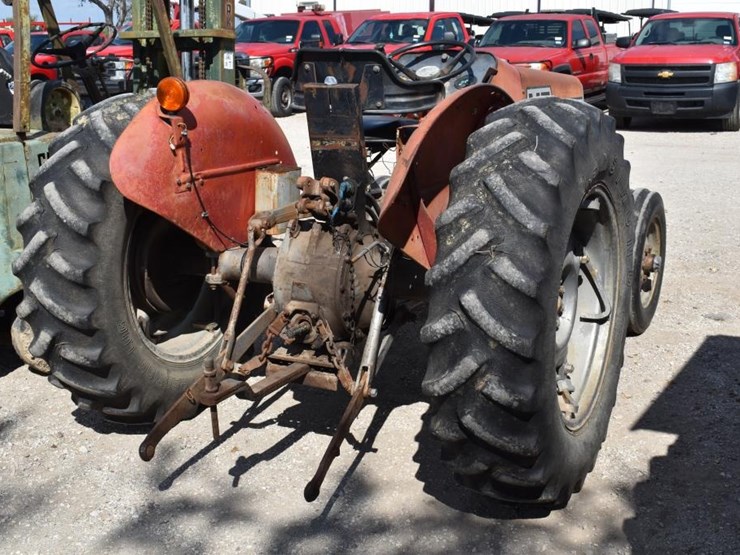 massey-ferguson-235-image-3