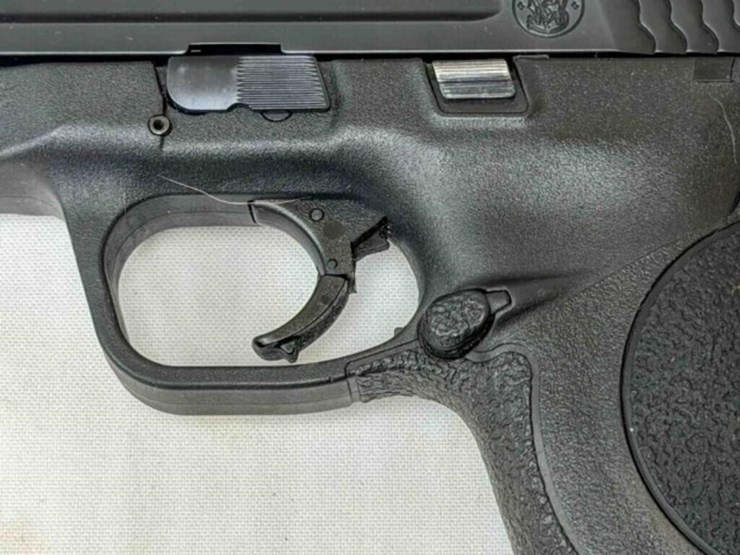 smith-&-wesson-m&p40-40cal-pistol-image-16