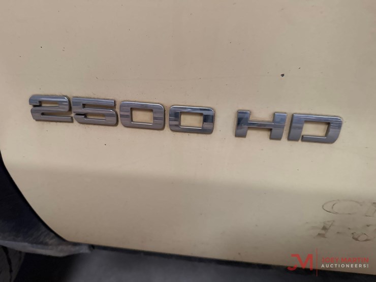 2015-chevrolet-silverado-2500-image-10