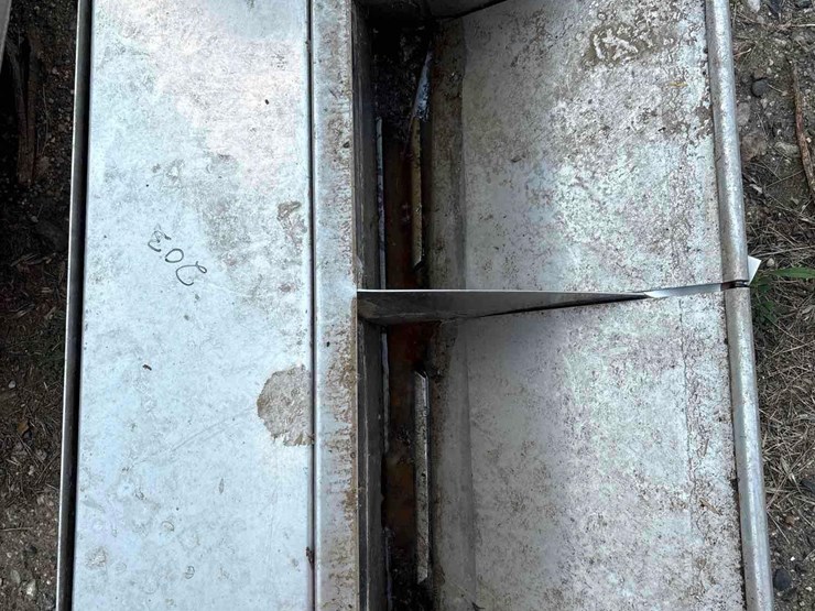 2-hole-smidley-stainless-hog-water-image-4