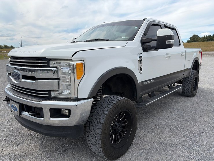 2017-ford-f250-lariat-image-1