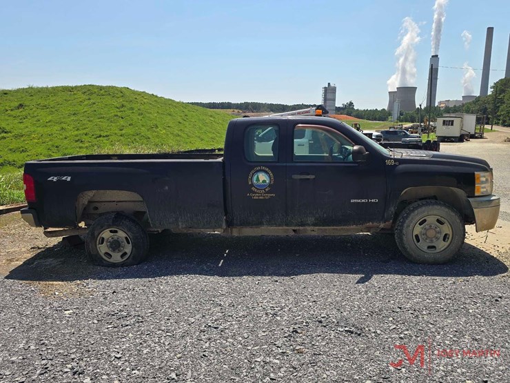 2013-chevrolet-2500-image-2