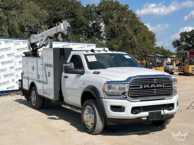 2023-ram-5500-4x4-summit-6620-6,000lb.-crane-mechanics-truck-image-2