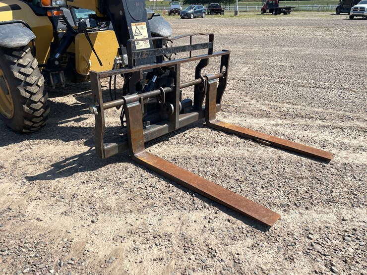 2014-caterpillar-tl642c-image-7