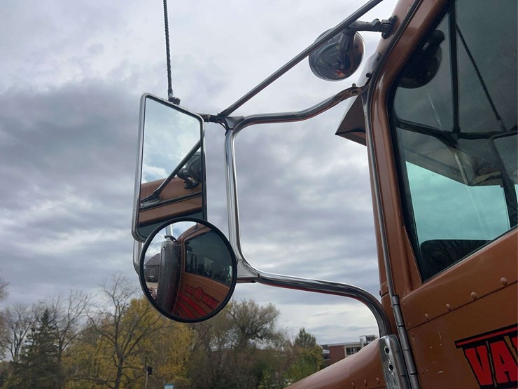 2006-peterbilt-379-image-68