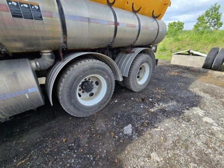 2011-vactor-2100-image-11
