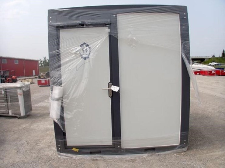 unused-bastone-portable-restroom-image-5