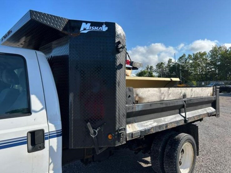 2012-ford-f550-xl-image-32
