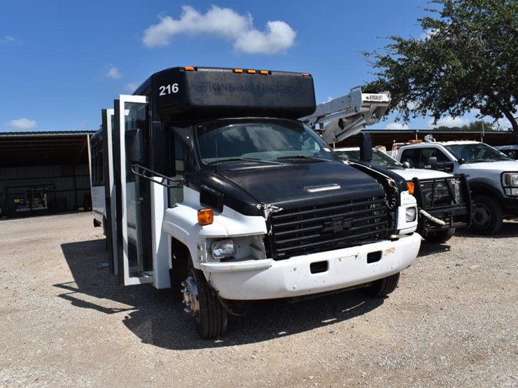 2006-chevrolet-c5500-kodiak-bus-w/-lbz-duramax-diesel-engine-(new-tires)-(v-image-2