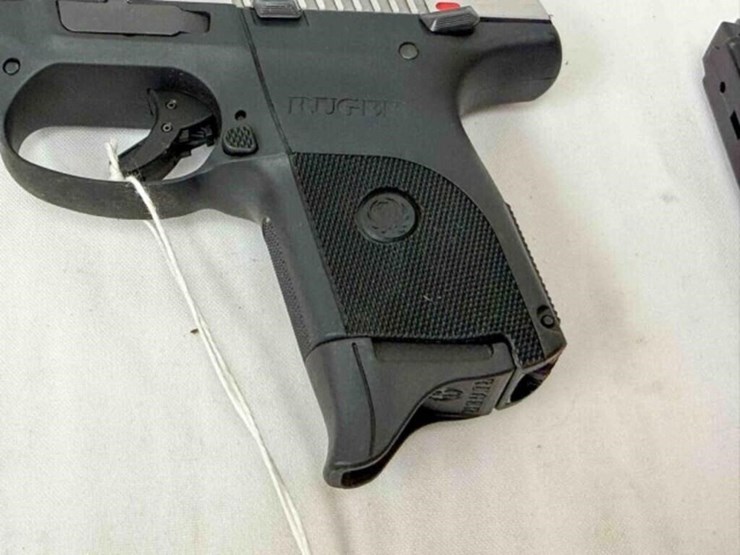 ruger-sr9c-9mm-pistol-image-13