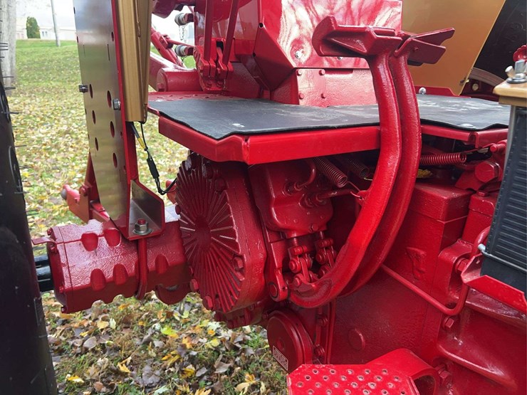 1970-1456-farmall-row-crop-golden-demonstrator-image-32