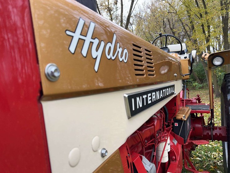 1970-farmall-826-hydro-diesel-row-crop-golden-demonstrator-image-13