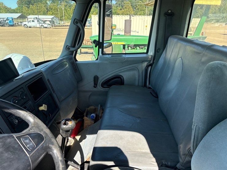 2004-international-durastar-4300-image-23