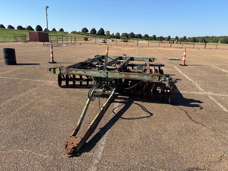 john-deere-230-image-1