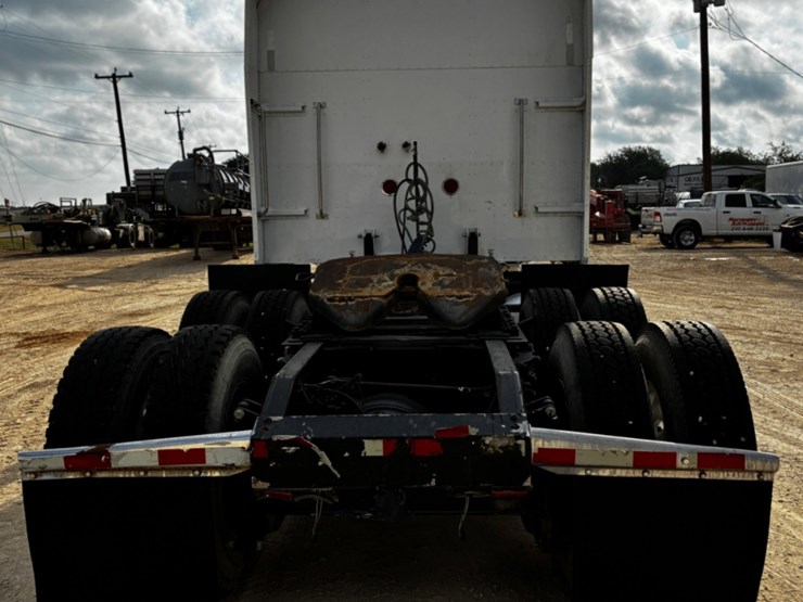 2012-peterbilt-386-image-6