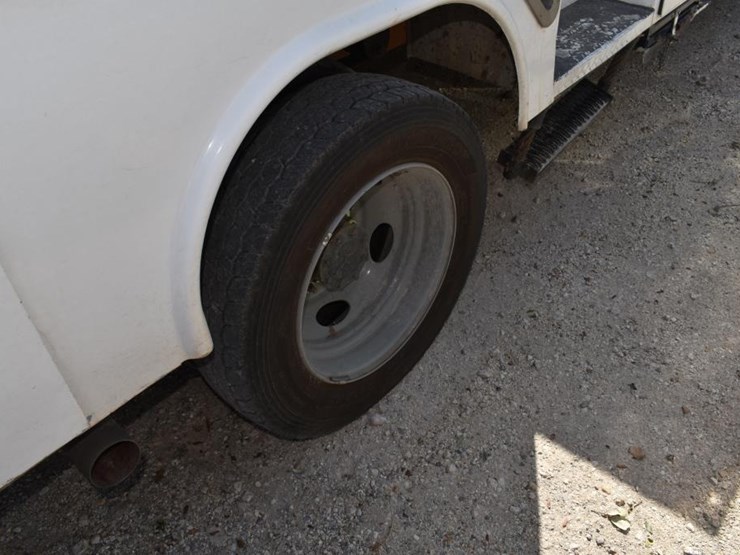 2018-ford-f550-image-10