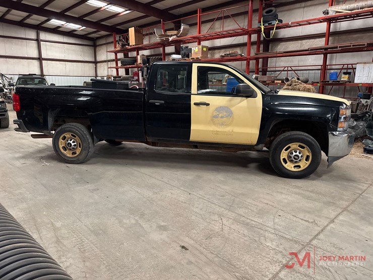 2015-chevrolet-silverado-2500-image-2
