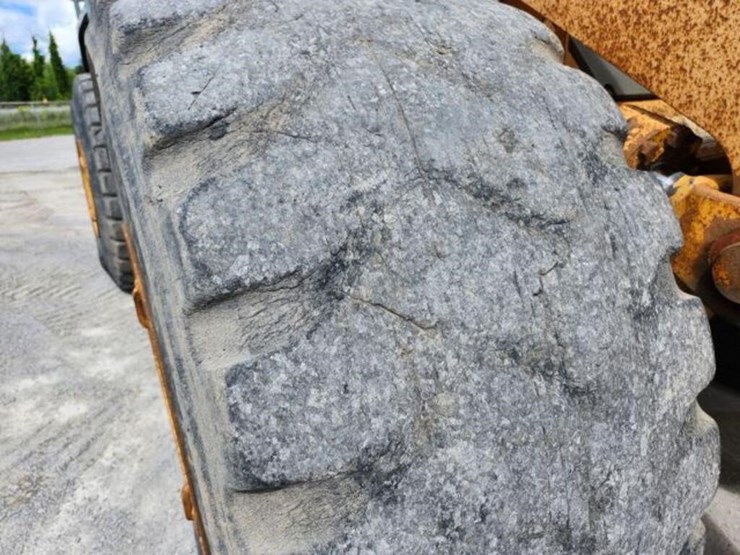 2011-liebherr-l586-image-62