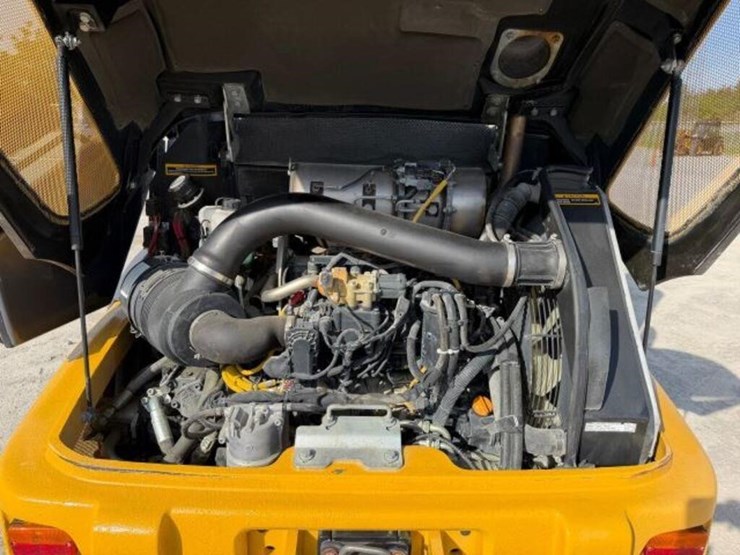 2020-deere-204l-image-17