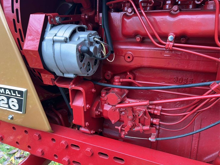 1970-farmall-826-hydro-diesel-row-crop-golden-demonstrator-image-58
