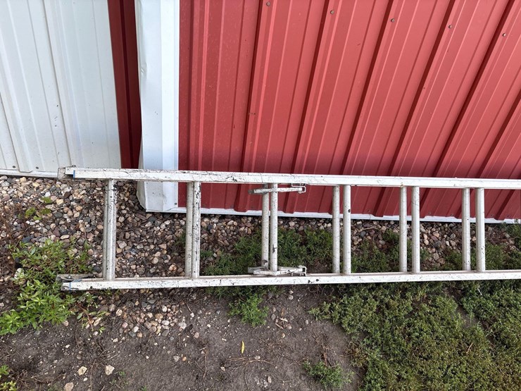 30ft-keller-aluminum-extension-ladder-image-2