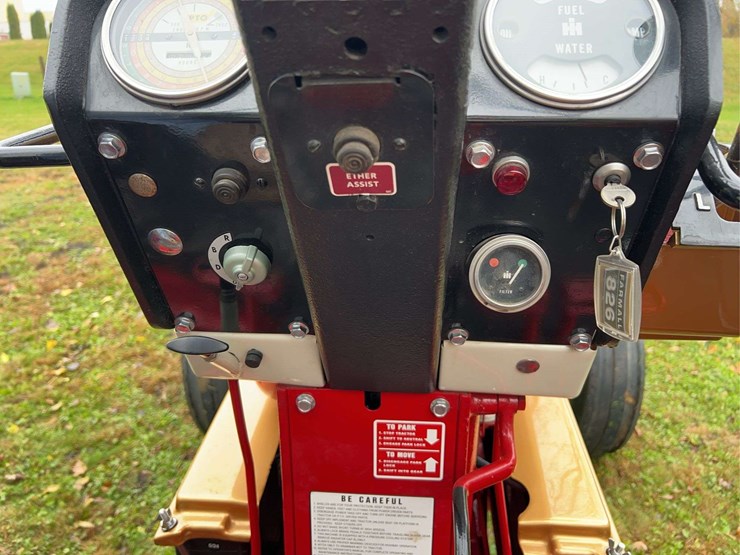 1970-farmall-826-diesel-row-crop-golden-demonstrator-image-71
