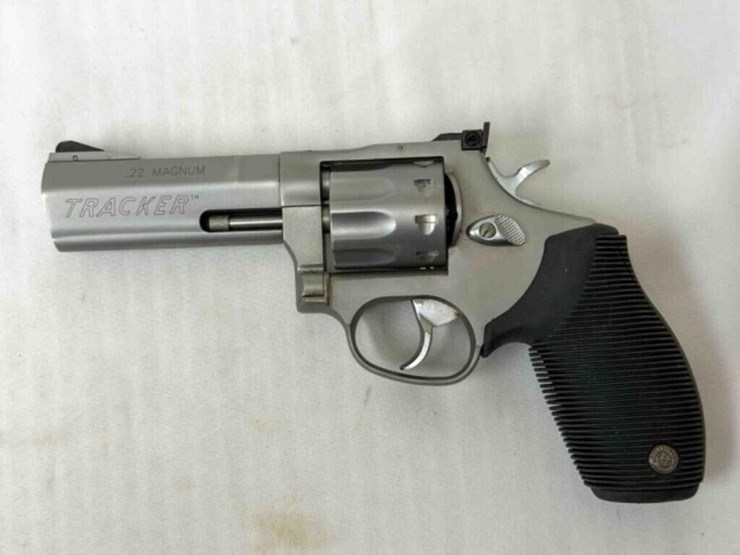 taurus-tracker-22mag-revolver-image-10