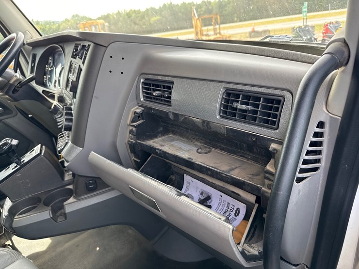 2017-kenworth-t880-image-28