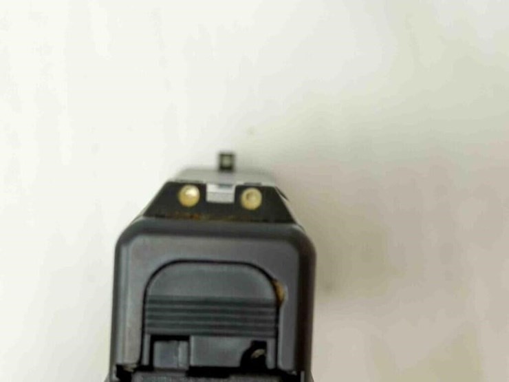 glock-22-40cal-pistol-image-9