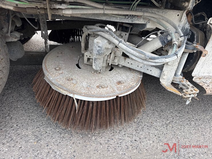 2018-freightliner-street-sweeper-truck-image-21