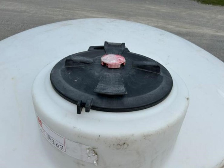 water-1,100-gal-polyethylene-tank-image-4